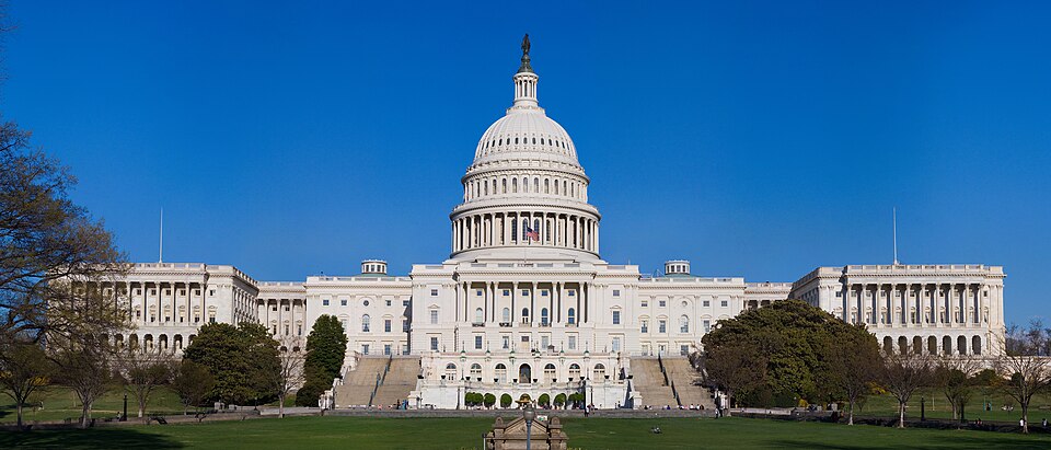 Sen. Bernie (I} and Sen. Katie Britt (R) Express Their Concerns About AI